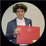 Laureato Magistrale in Psicologia impartisce lezioni di psicologia e materie umanistiche